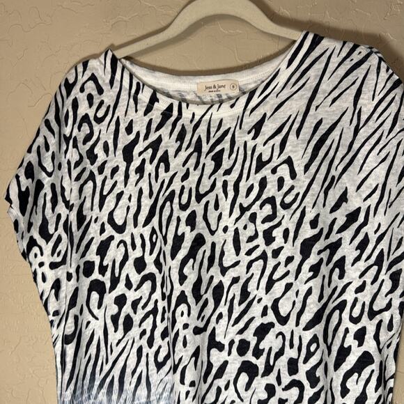 Jess & Jane animal print mixed media asymmetrical hem tunic top size small - Picture 2 of 6